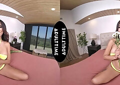 Up Close Vr With Jena Larose