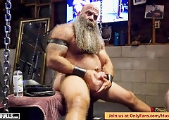 HUGE MUSCLE BULL WANKING HIS LARGE SALAMI