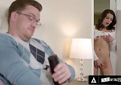 Hottie Natalie Brooks Gives An Hand After Catching Her In-law Fapping