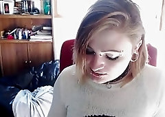 Amateur punk tranny with tattoos has solo fun on webcam