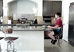 Tyler Cruse is eating his snack in the kitchen when Olive Glass shows up in her crop top and panty. This Babe grabs Tylers hand and brings it to her s