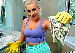 Stylish blonde with blue eyes Indica Monroe swallows a BBC