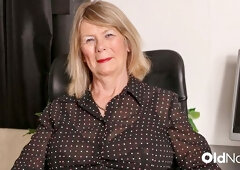 Female's posing smut by EuropeMature