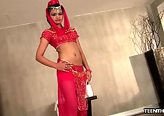 Seductive Thai dancer Sativa gets her pussy fucked in the bathtub