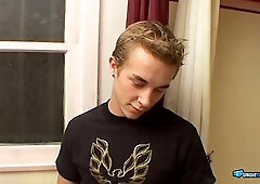 Beauty Twunk Loves Wanking His Trouser snake In The Bath