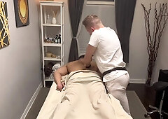 French construction boy got tempted by bummer massagist during rubdown