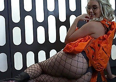 Hot amateur blonde pregnant toying her pussy solo