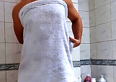Cute amateur brunette naughty in solo jerking show on camera