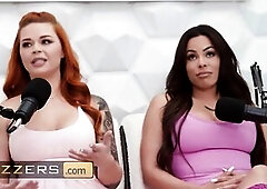BRAZZERS - Sexy 3some Luna Star, Sinatra Monroe & Ricky Finish The Podcast & Head To The Bed For A Steamy three-some