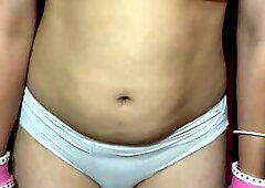 desi hot bhabhi remove her pink salwar