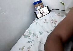 Me hago la paja viendo porno