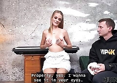 HUNT4K. Hot golden-haired doesn’t mind to have sex with benefits in front of her boyfriend