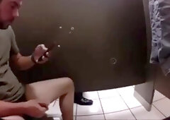 Was so alles in einem Oeffentlichen WC passiert 6