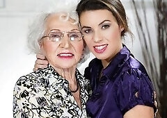 Youthful businesswoman Tiffany Doll learned that her elder colleague Norma B is gonna retire. That babe comes to a conclusion to give her one final gi
