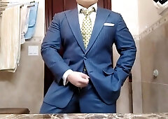 Str8 daddy jerking off in suit 5