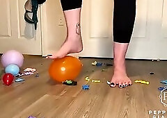 Will It Pop!? Giantess Feet Vs Balloons Barefoot, Sandals, Vans Annihilation