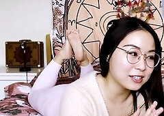 Small fun bags Chinese honey masturbates with toy