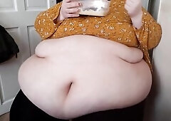 Salute boyz, just a short and lovely clip staring at my giant abdomen, if u like looking at large bellies for a lengthy amount of time, then this epis