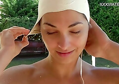 Hungarian baddy Lidia gets horny underwater with pussy