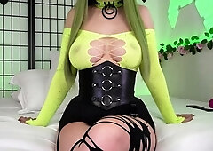 This large amateur cam girl has some very big boobs