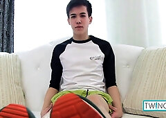 Hot teen 18+ Xander Shows Tight Ass While Jacking Off!