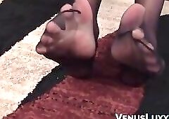 Asian business TS spills load after jerking off