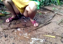 Desi Indian Bhabhi Outdoor Public Pissing Video Compilation