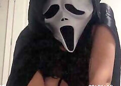 Masked Ghostface GF Slides Into Dad’s Couch & Milks Each Drop Onto Her Thirsty Bush