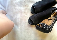 Masturbándome con sus Zapatos