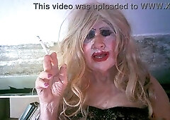 Smoking slag Sarah advertises herself, she is desperate for man-meat
