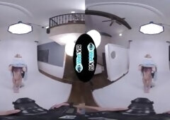 Photo Shoot Turns Into Fuck Session In VR