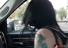 Inked up Mallory Maneater sucks dong in the car