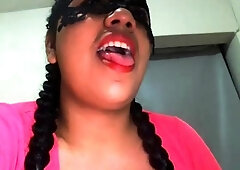 Preggo hoe amateur finger fucks herself in hot fetish solo