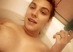 Alessia demonstrates the art of spanking and pleasuring her pussy!