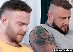 Marcus McNeil bottoms to Crush Daddy and savor his massive dick