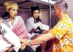 The heat is out at the Fake Hostel, and guests, Andreina Deluxe and Freya Dee, are freezing in their bunkbeds! The ladies throw on as many layers as t