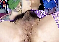 Cochinota trans Colombiana ensucia su dildo mientras saca su leche, super velluda💯😈💯😈