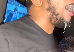 Fellating Dl trade pecker