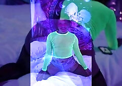 Biggest Love button Lick Up Close Cream-Pie - Amara