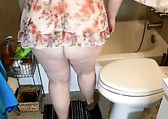 Cleaning lady step into bath & showing her huge butt & twat close up - chunky older big beautiful woman ssbbw