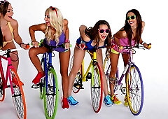 Sammie Rhodes and Dani Daniels are enjoying masturbation so much