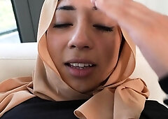Doctor has a cure for fasting Arab girl