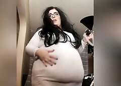 HOT SSBBW IN TIGHT DRESS FEEDING