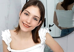 Beautiful masturbation session with a long-legged Hareniks