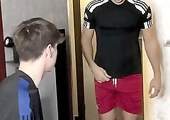 Maxence_Hot - fazendo sexo oral gay no estudante