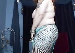 Miss Isabelle: Unfathomable-Cleavaged Abdomen Dancer