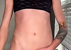 Oslo Rubbing Out a Nice Cum