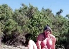 A priceless wench banged on the beach