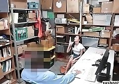 Horny LP makes Carolina Sweets pussy orgasm