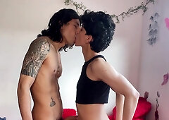 HIPPIE SE FOLLA A FEMBOY